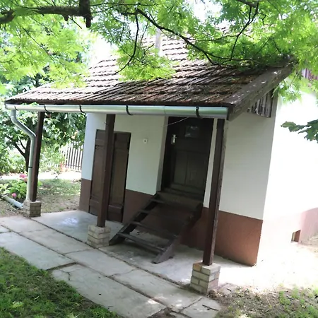 Tulipános Nyaraló *