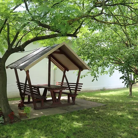 Tulipános Сasa de vacaciones Abádszalók